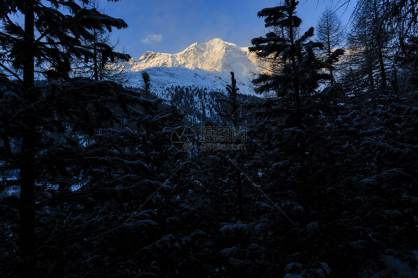 冬山全景意大利阿尔卑斯图片