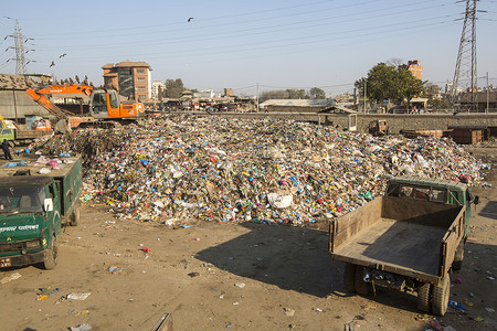 垃圾填埋场的和生活垃圾堆只有35的人口能够获得足图片