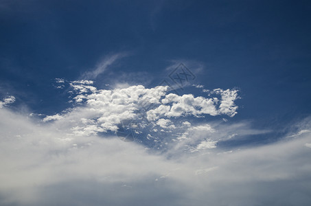 夏日的白云和蓝天图片