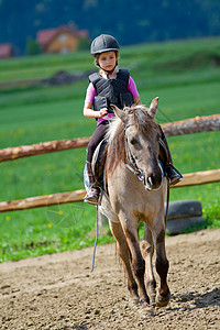 骑马术女孩图片