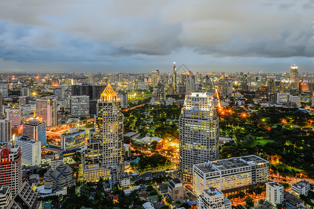 曼谷市夜景与美丽的天空图片