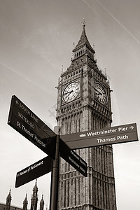 伦敦威斯敏特的大本钟和路标图片