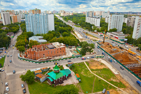 莫斯科市风景建造新的地铁线和修图片