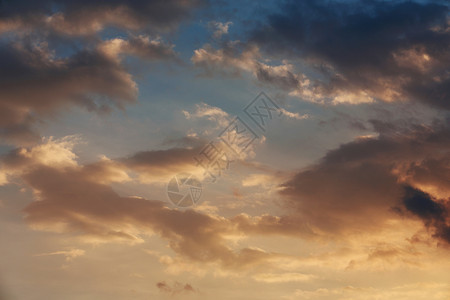 美丽的天空夕阳下的云彩图片