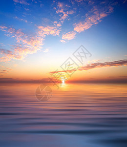 在海水的日落背景图片