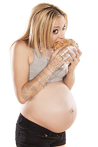 孕妇急切地吃她的三明治图片