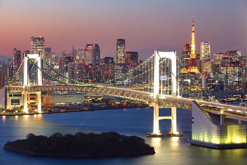 彩虹桥和东京塔的东京湾图片