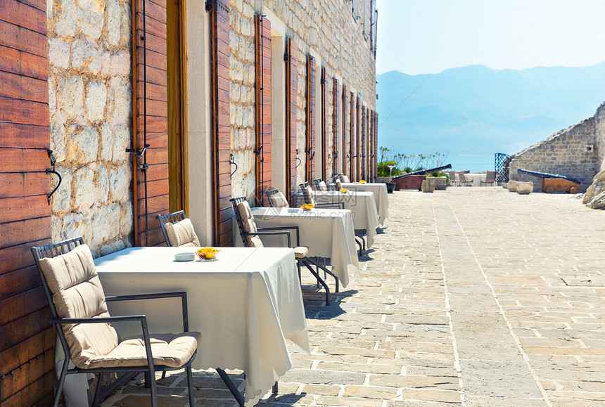 黑山咖啡厅的海景露台图片