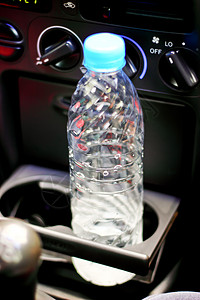 车里的水瓶图片