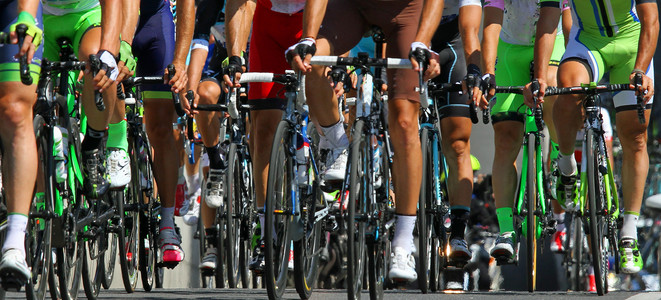参加国际赛事的骑自行车背景图片