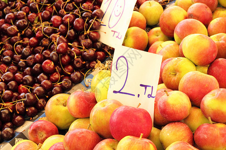 2014年卡利斯火鸡市场销售的苹果和樱桃新图片