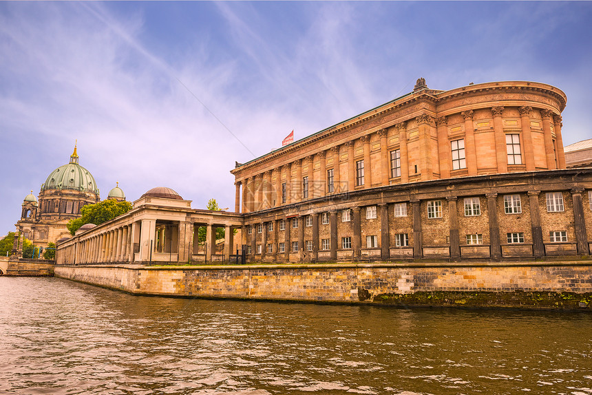 柏林Spree河上与AlteNationalgalerie和BerlinerDom的博物馆岛屿Museums图片