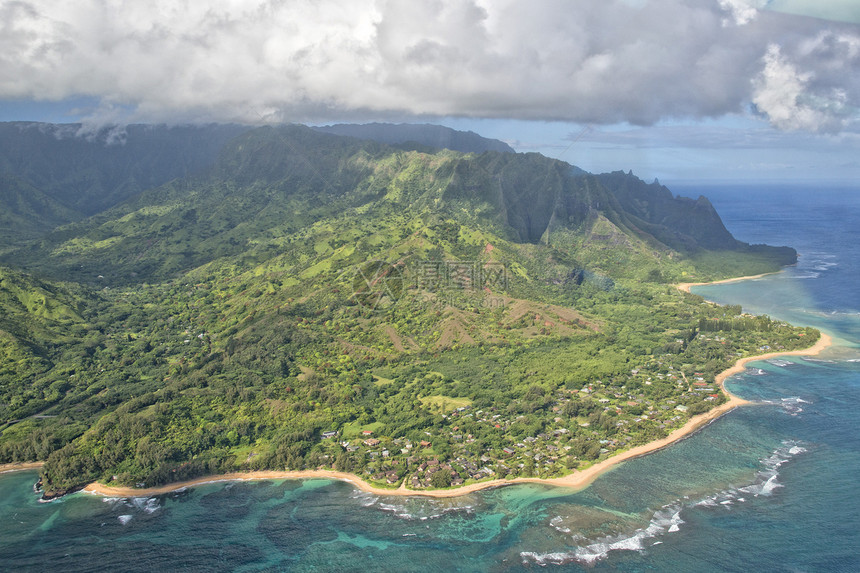 由直升机从KauaiGaneali图片