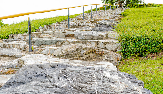 用石头制成的岩石楼梯图片