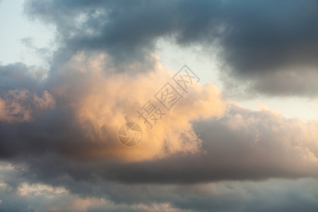 多云的天空自然背景图片