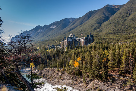 著名的班夫斯普林斯酒店位于加拿大艾伯塔图片