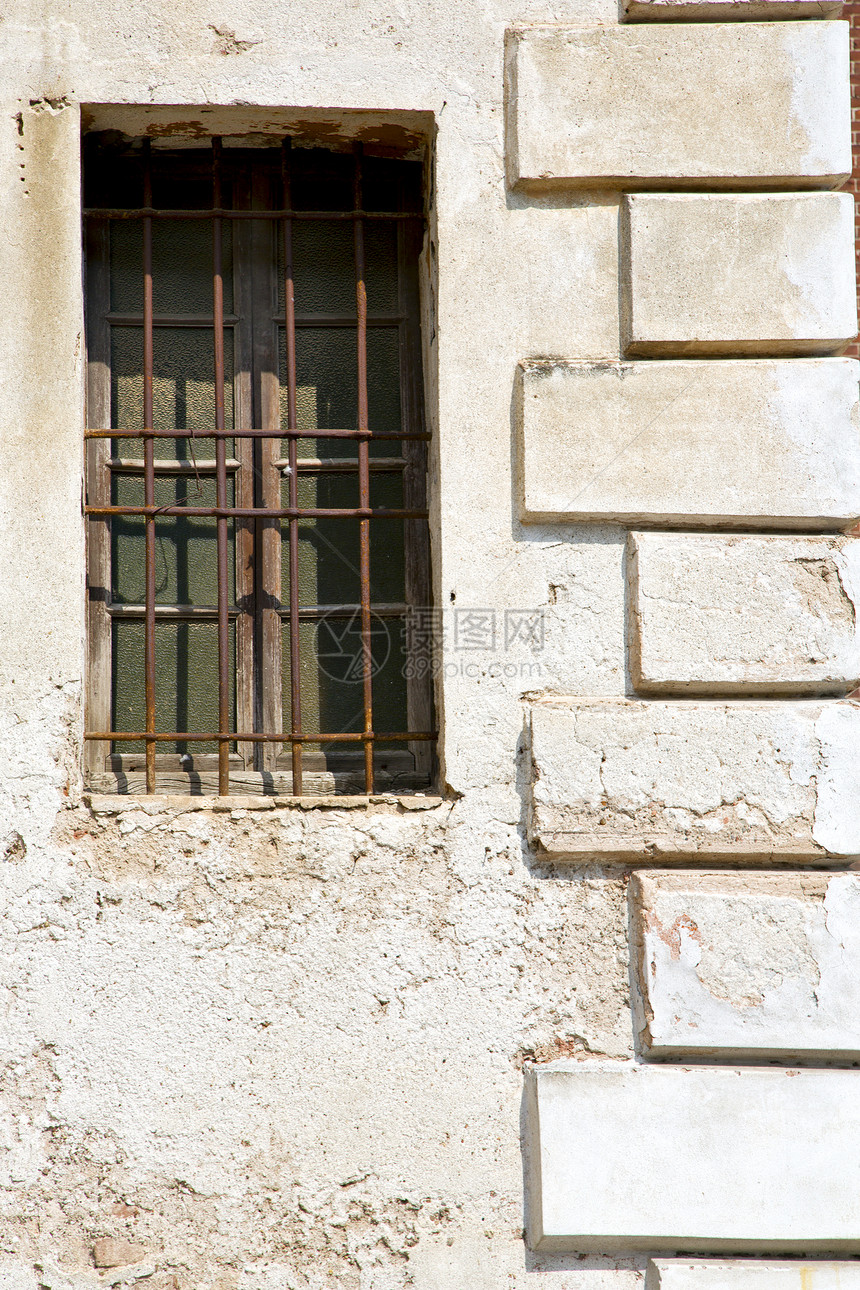 圣塔顿尼诺的宫殿在混凝土板块里仿佛阳光明图片