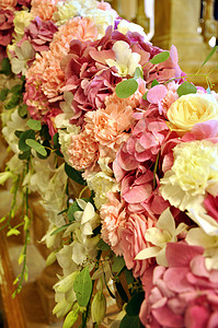 宫中美丽的婚礼花饰图片