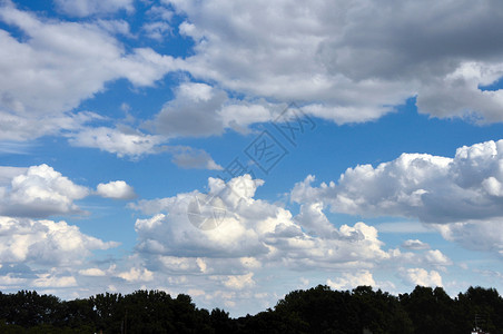 令人敬畏的蓝天与云彩图片