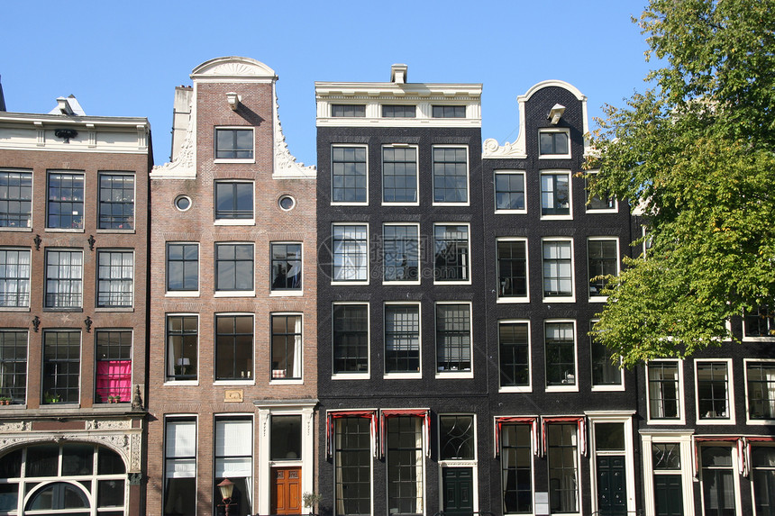 荷兰阿姆斯特丹运河沿线的历史房图片