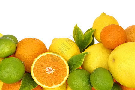 白色背景上的新鲜柑橘类水果图片