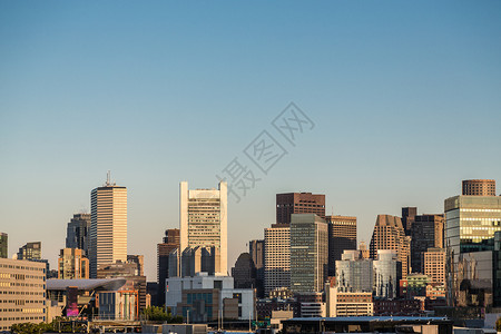 波士顿天际线在海港的晨光中图片