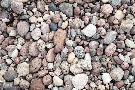 海滩上的小卵石岩背景纹理图片