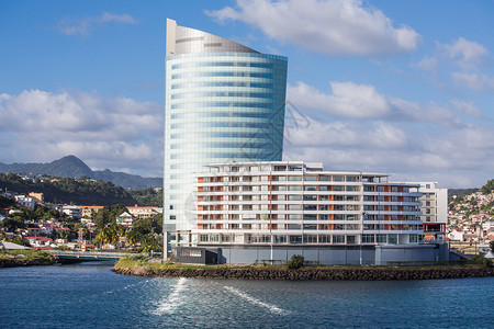 加勒比马提尼克岛海岸的现代高楼酒店度假胜地Marti图片