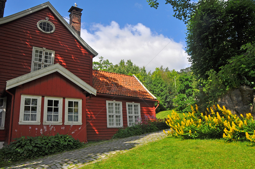挪威典型的斯堪的纳维亚红木屋图片