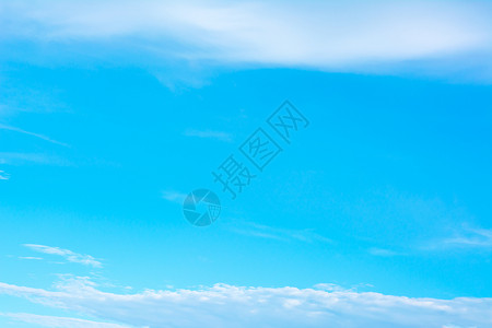 白天晴朗的天空和白云的图像图片