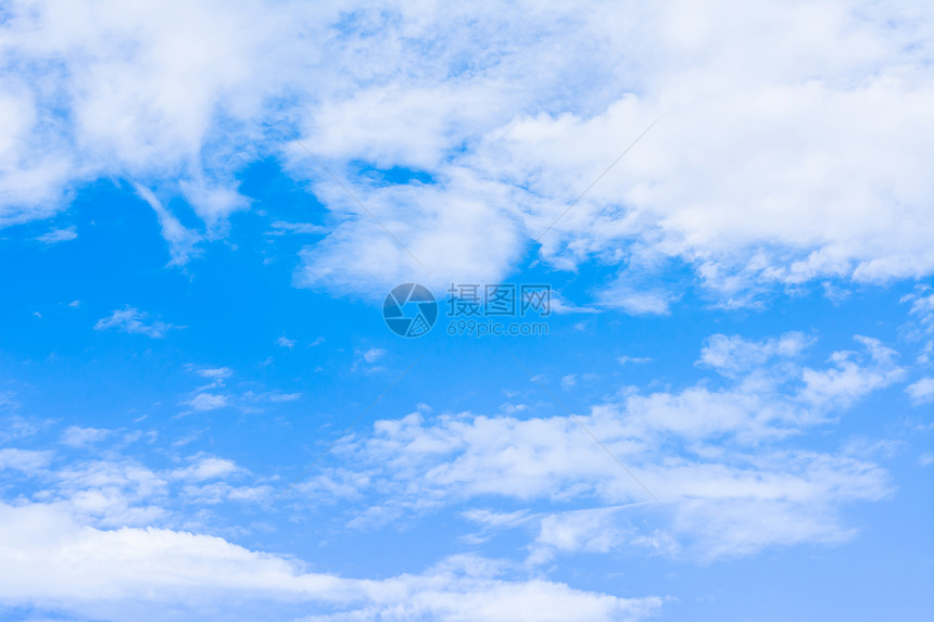 白天晴朗的天空和白云的图像图片