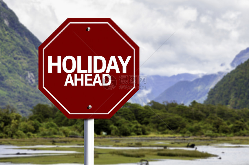 HolidayAhead红色标志与风景背图片