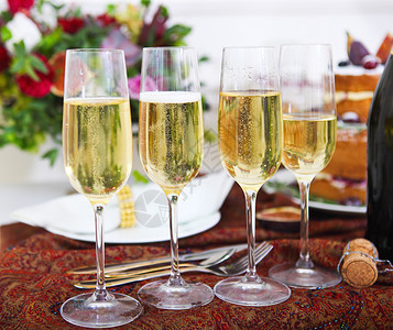 婚礼派对香槟准备派对婚礼招待会上的玻璃杯图片