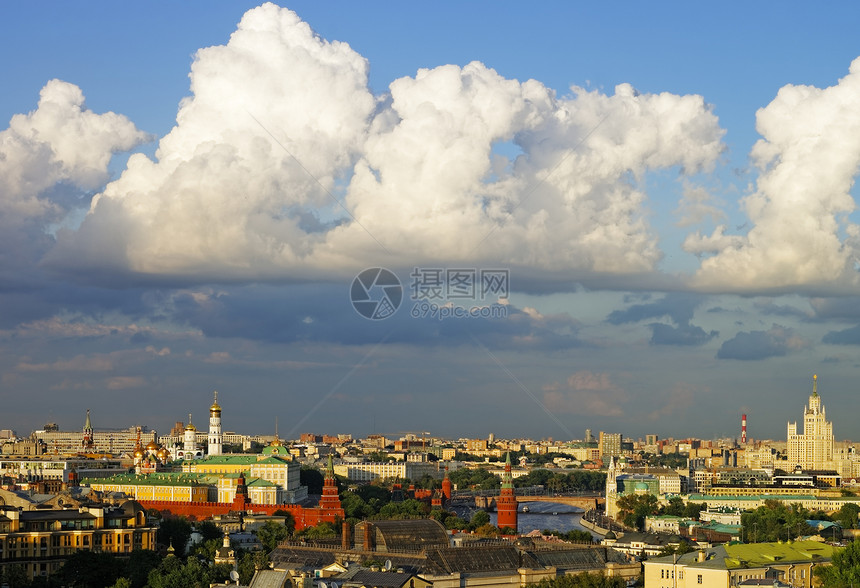 Cumulus在莫斯科市中心和克里姆林图片