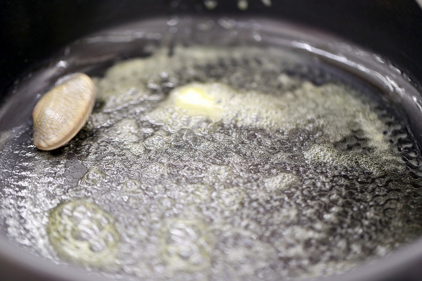 油炸小蛤蜊用黄油为食物背景图片