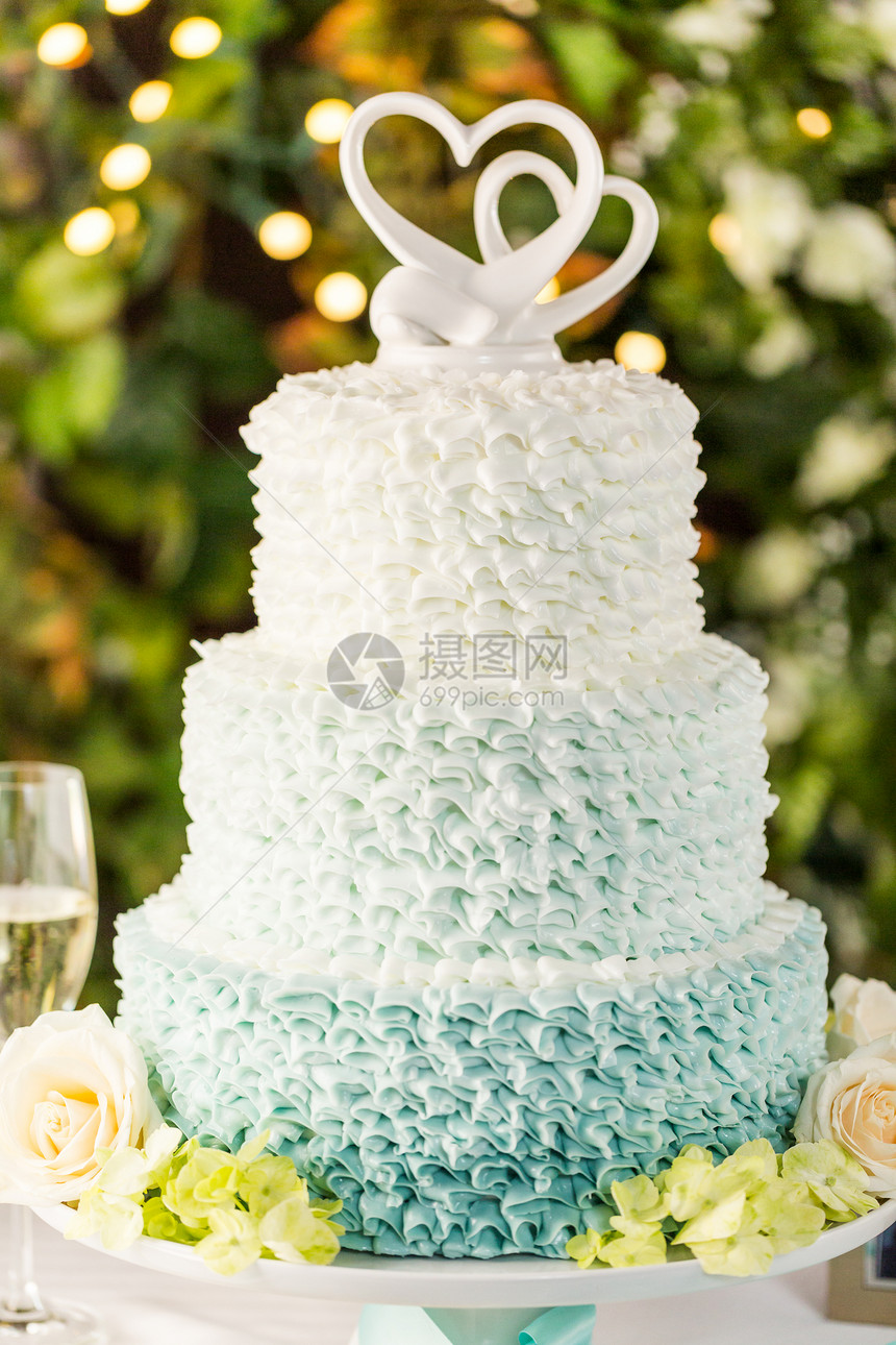 Gourmet分层的婚礼蛋糕作为婚礼图片