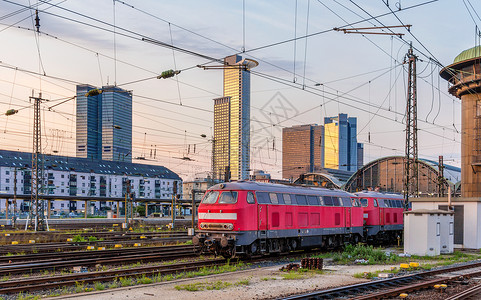 法兰克福主Hauptbahnhof站的柴油机车图片