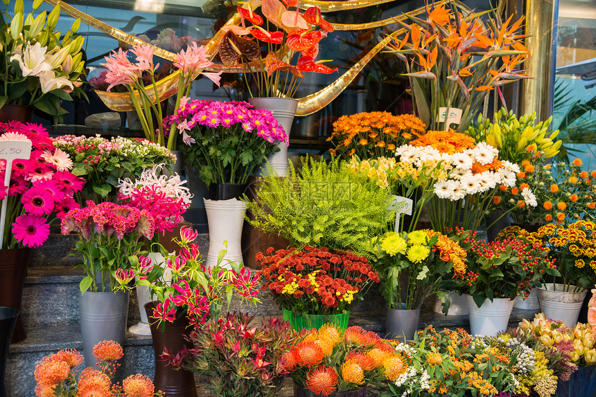 有五颜六色的花街道花店图片