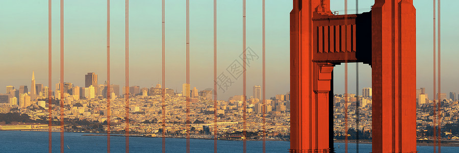 金门大桥关闭了旧金山的全景成图片