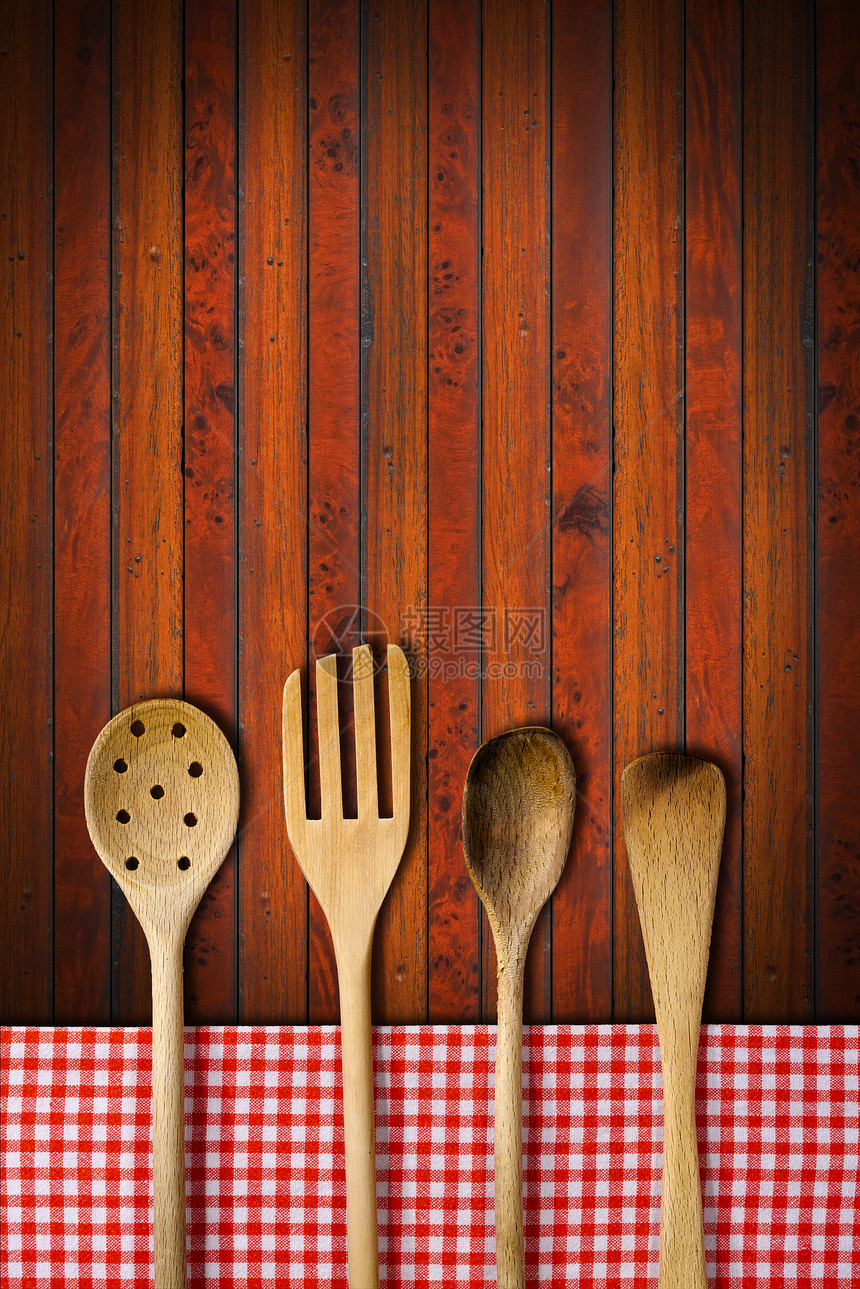 4个木制厨房用具叉子勺子和拉链图片