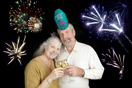 美丽的老年夫妇庆祝新年快乐图片