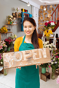 女人邀请到她的花店图片