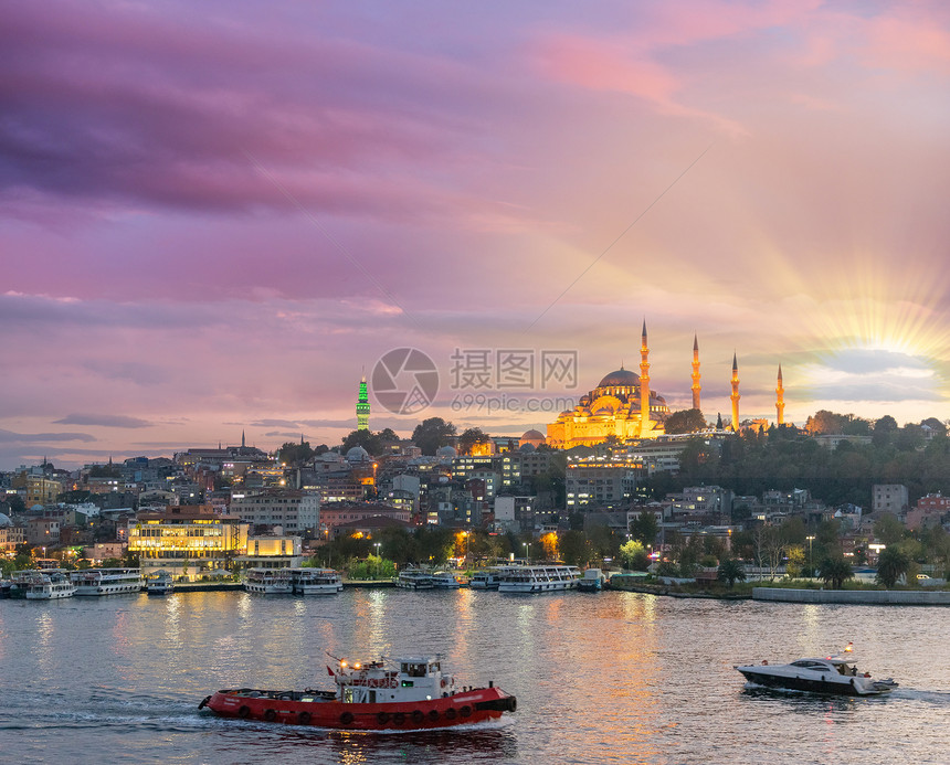 日落时的金角河清真寺观望伊斯坦图片