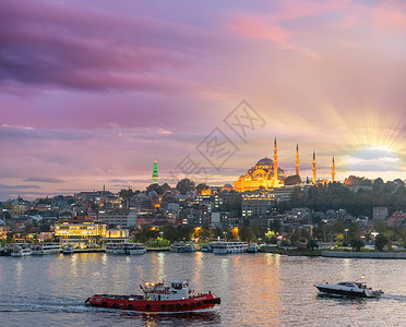 日落时的金角河清真寺观望伊斯坦图片