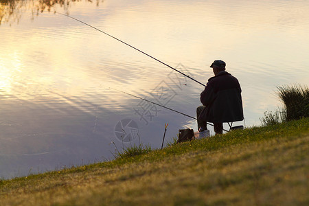 渔夫捕鱼一个渔夫在早图片