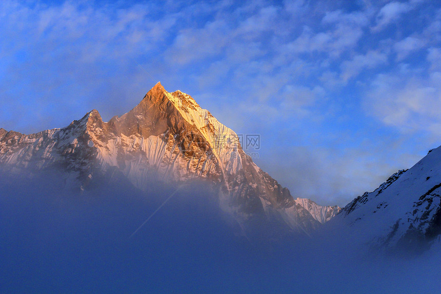 尼泊尔喜马拉雅山Machhepuchare和Annapurna基地营图片