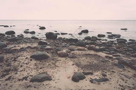 黄海中的岩石沙滩古老的图片