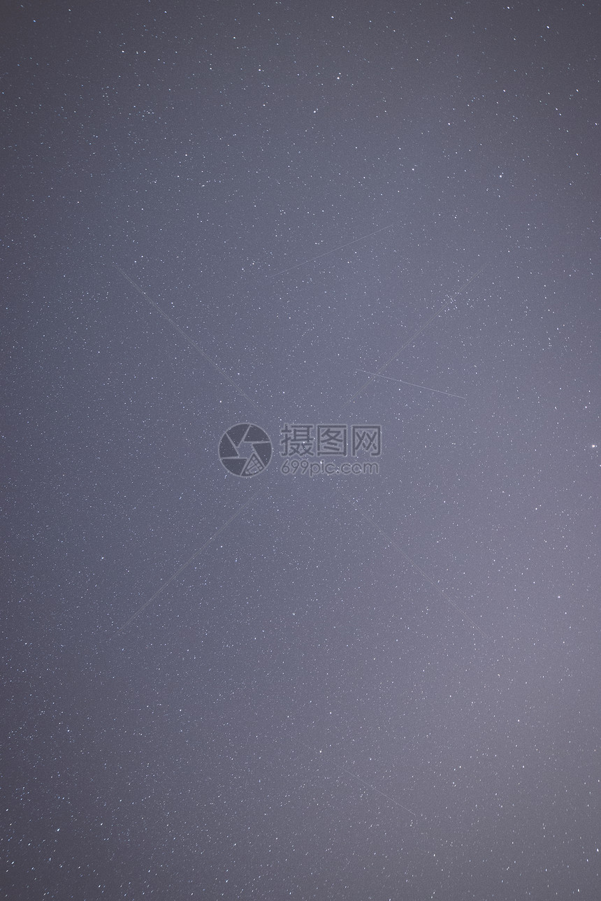 夏季海滩上有星的夜空从看空间追溯图片