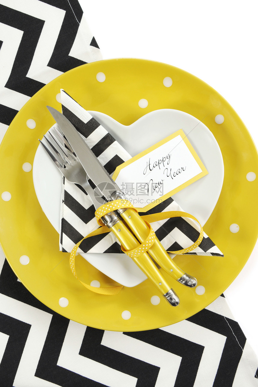明亮和现代的黄黑和白切子彩条新年快乐餐桌心形板在波尔卡圆点位图片