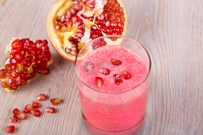 草莓和石榴油健康图片